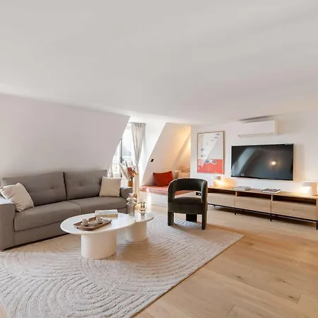 Luxurious Flat With Ac & Lift - Luxembourg Gardens Apartment