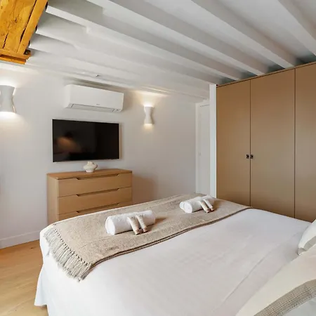 Luxurious Flat With Ac & Lift - Luxembourg Gardens Apartment